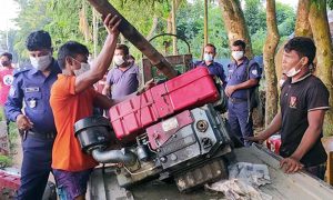 মুরাদনগরে কৃষি জমি থেকে মাটি উত্তোলন করে দিঘী ভরাট: ভ্রাম্যমাণ আদালতে ২টি মেশিন জব্দ