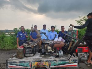 মুরাদনগর কৃষি জমির মাটি রক্ষার্থে কৃষকের পাশে সহকারি কমিশন নাজমুল হুদা