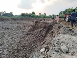 কুমিল্লা মুরাদনগর উপজেলা ১৩ নং সদর ইউনিয়নে হীরারকান্দা এলাকায় অবৈধ ভাবে মাটি কাটার অপরাধে ৮ টি ট্রাক্টর মাটি বহনকারী কাজে ব্যবহিত করায় ১০০০০০ (এক লক্ষ) টাকা জরিমানা করা হয়।