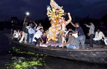 স্বামীর ঘরে ফিরলেন দেবী দুর্গা