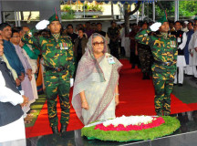 ঐতিহাসিক মুজিবনগর দিবসে বঙ্গবন্ধুর প্রতিকৃতিতের প্রধানমন্ত্রীর শ্রদ্ধা