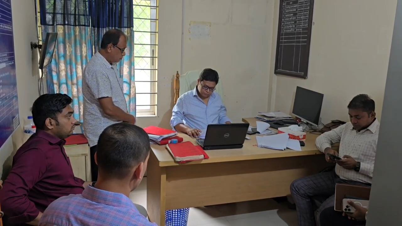অনিয়মের অভিযোগে কাশিমপুর ভূমি অফিসের সব কর্মকর্তা-কর্মচারী বরখাস্ত
