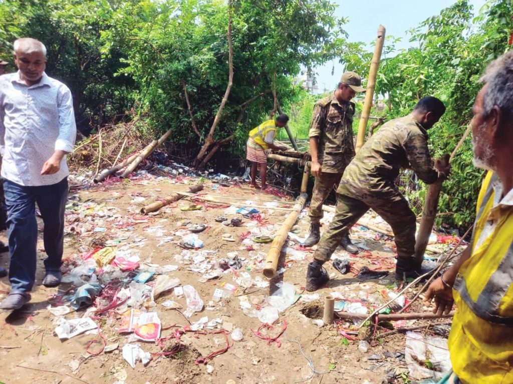 আকমল আলী রোডস্থ খালপাড় এলাকায় ওসমানের জুয়া ও মাদকের নতুন ঘর ভেঙে দিয়েছে প্রশাসন….! চসিকের উচ্ছেদ অভিযান