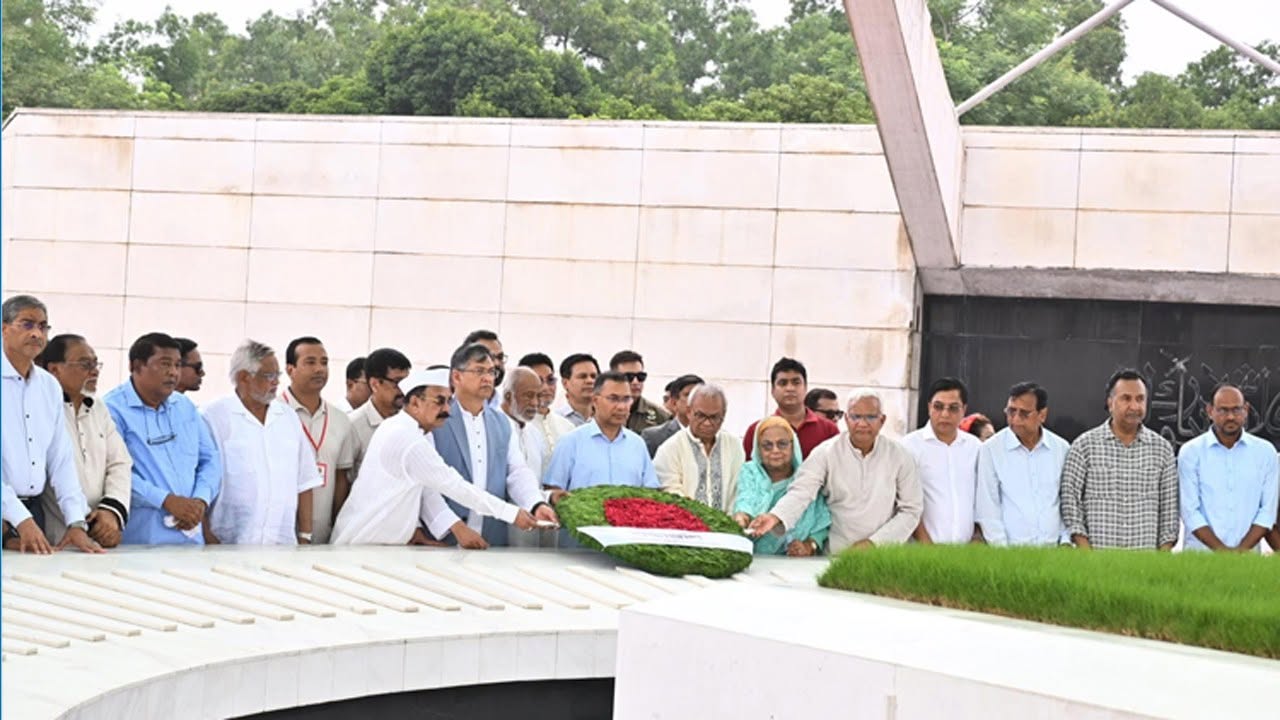 বিএনপির প্রতিষ্ঠাবার্ষিকী উপলক্ষে বাবা-মায়ের কবরে প্রধানমন্ত্রীর শ্রদ্ধা